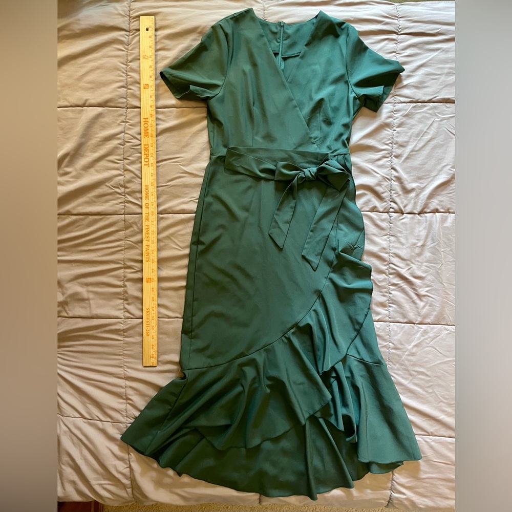 Shein Green Dress with front ruffle and detachable belt, size Small  GUC